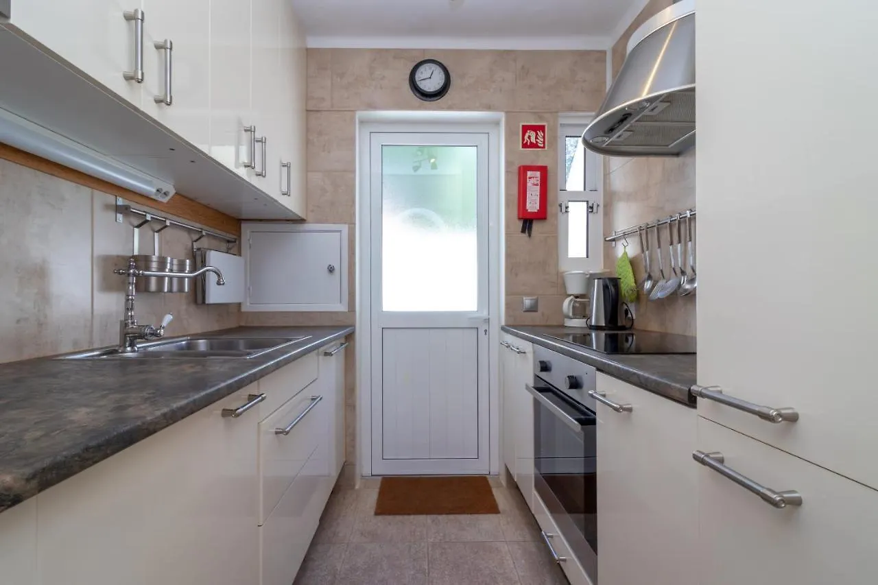 Vila Casa Cinquenta E Um Carvoeiro  Prázdninový dům